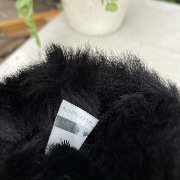 UGG classic Short Youth size 4 fits women size 6 - Picture 6 of 7